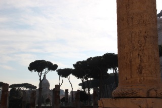 Colonne trajane et vue sur le Forum romain