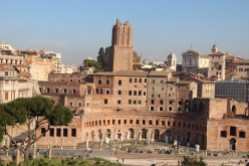 Vers les Marchés de Trajan et le forum du même empereur